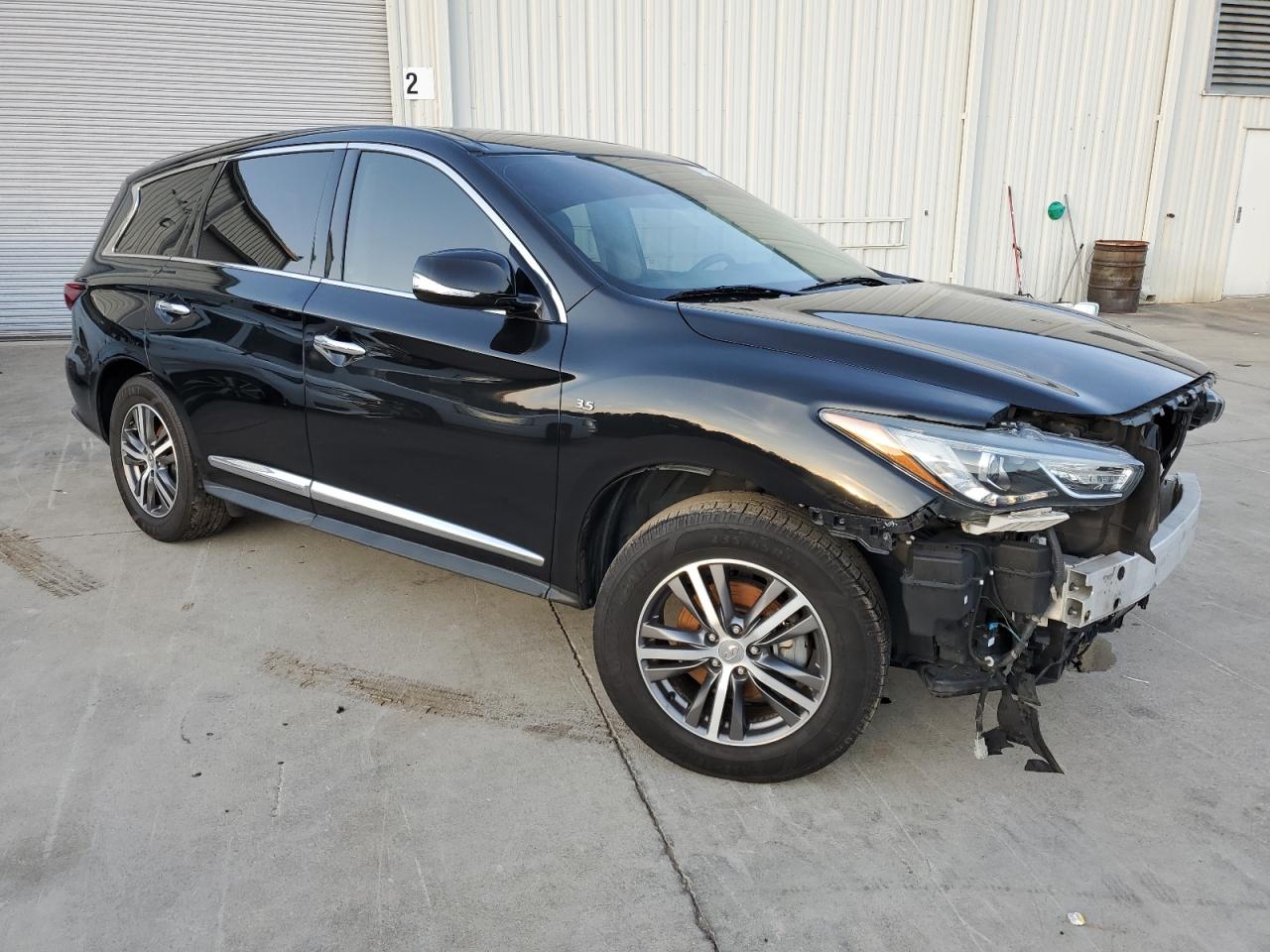 INFINITI Qx Luxe Image 3