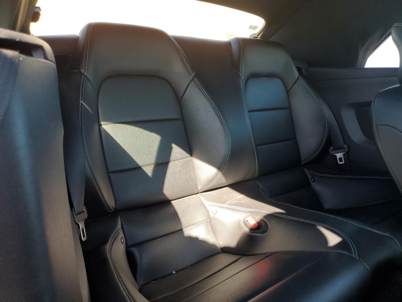 Ford Mustang Image 6