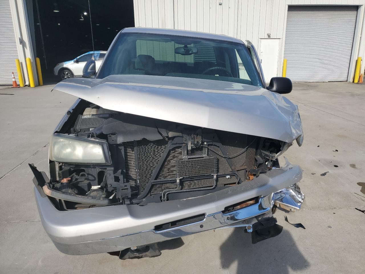 Chevrolet Silverado C1500 Image 3