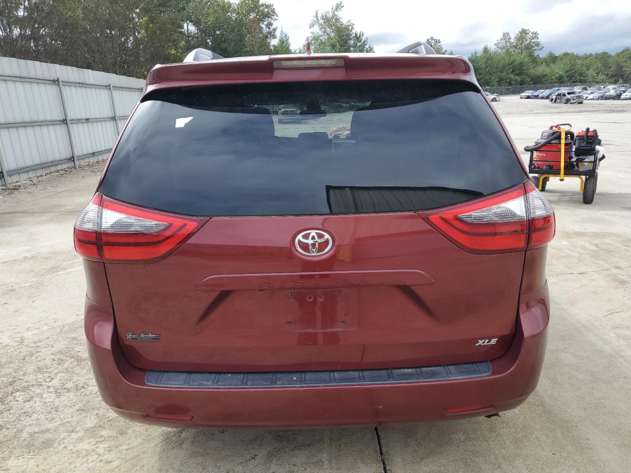 Toyota Sienna Xle Image 13