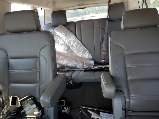 GMC Yukon Denali Image 3