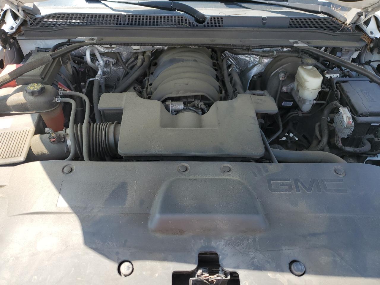 GMC Yukon Denali Image 8