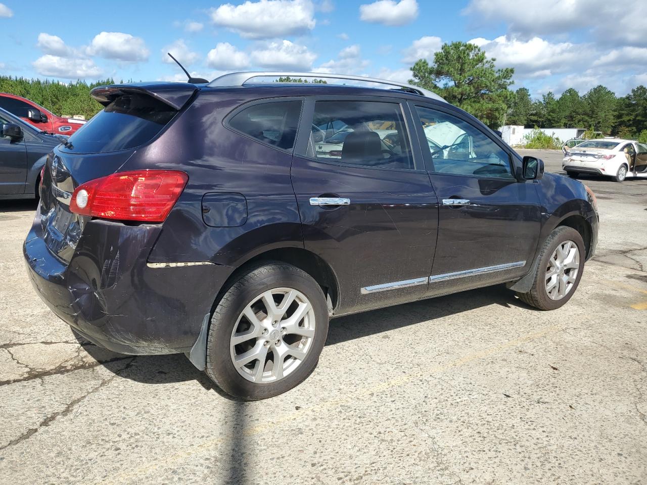 Nissan Rogue S Image 2