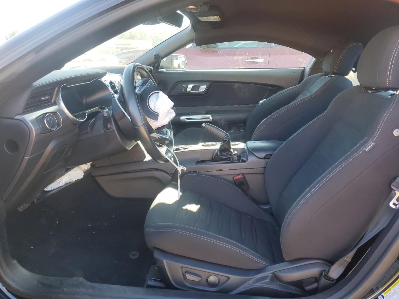 Ford Mustang Mach I Image 4