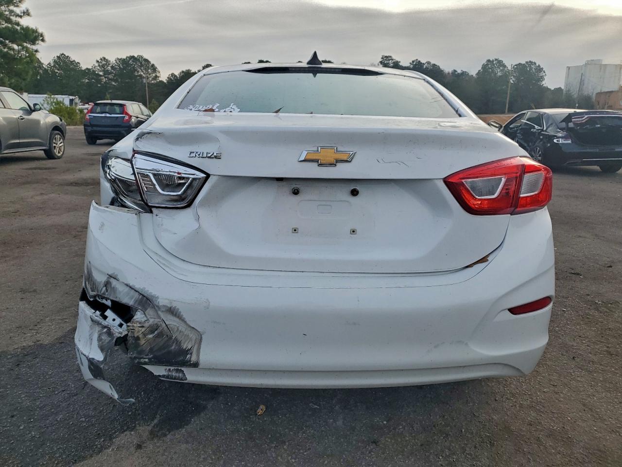 Chevrolet Cruze Ls Image 3