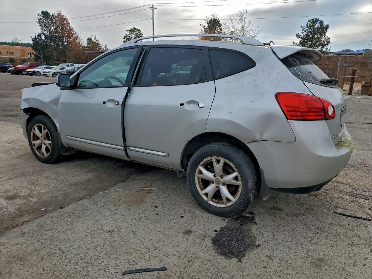 Nissan Rogue S Image 4