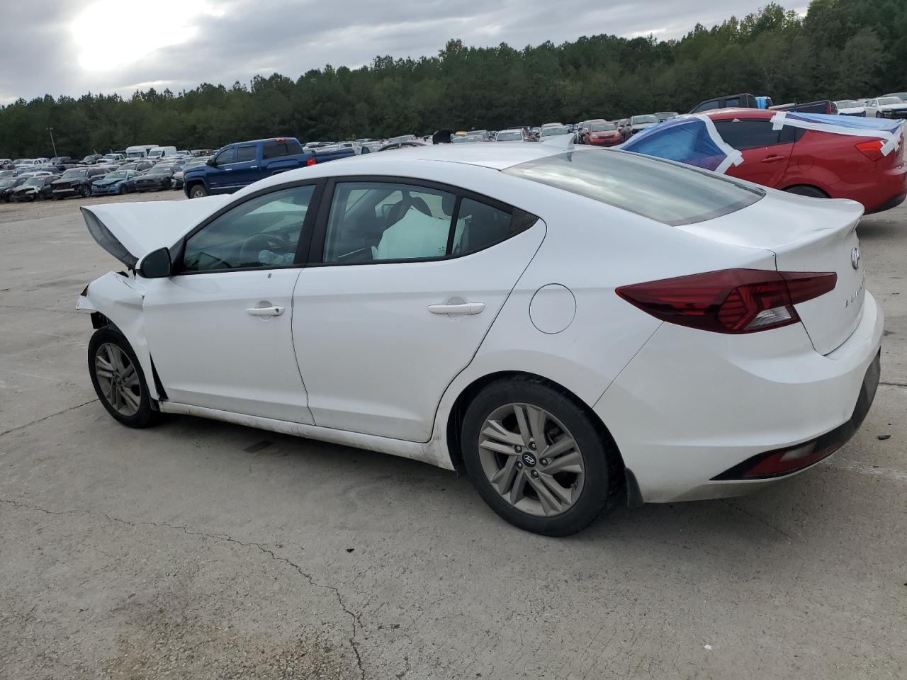 Hyundai ELANTRA Sel Image 3