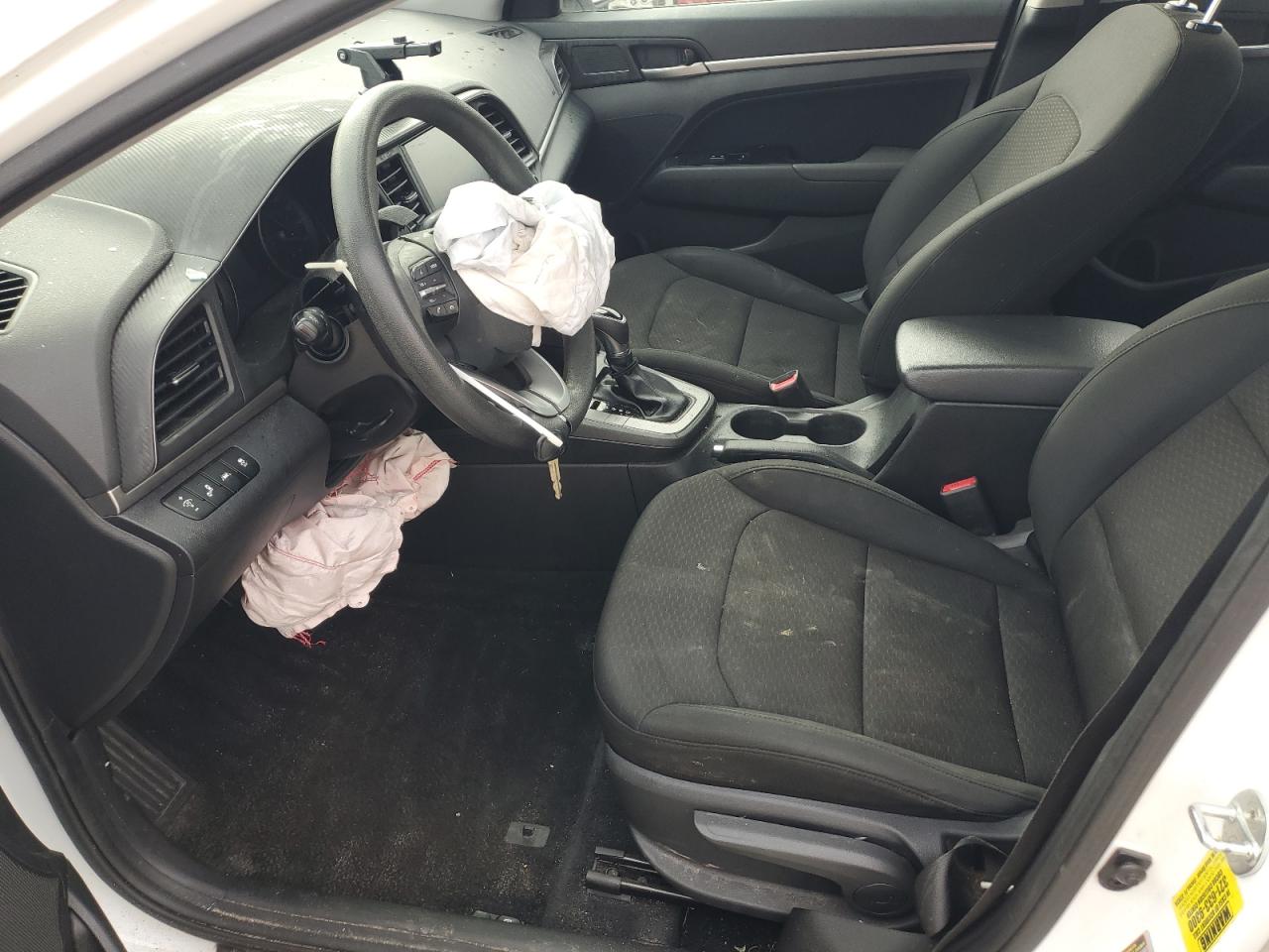 Hyundai ELANTRA Sel Image 2