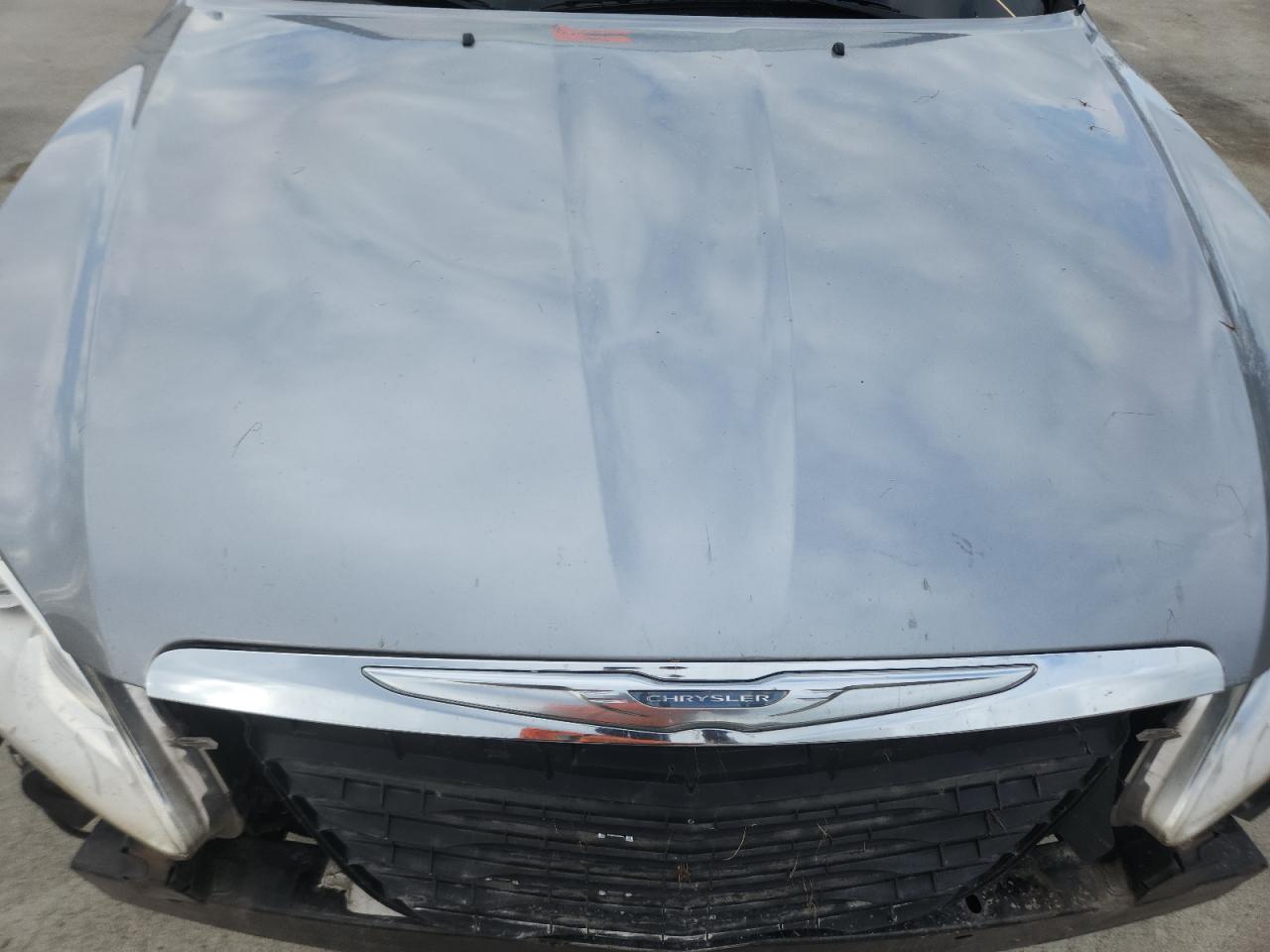 Chrysler 200 Limited Image 9