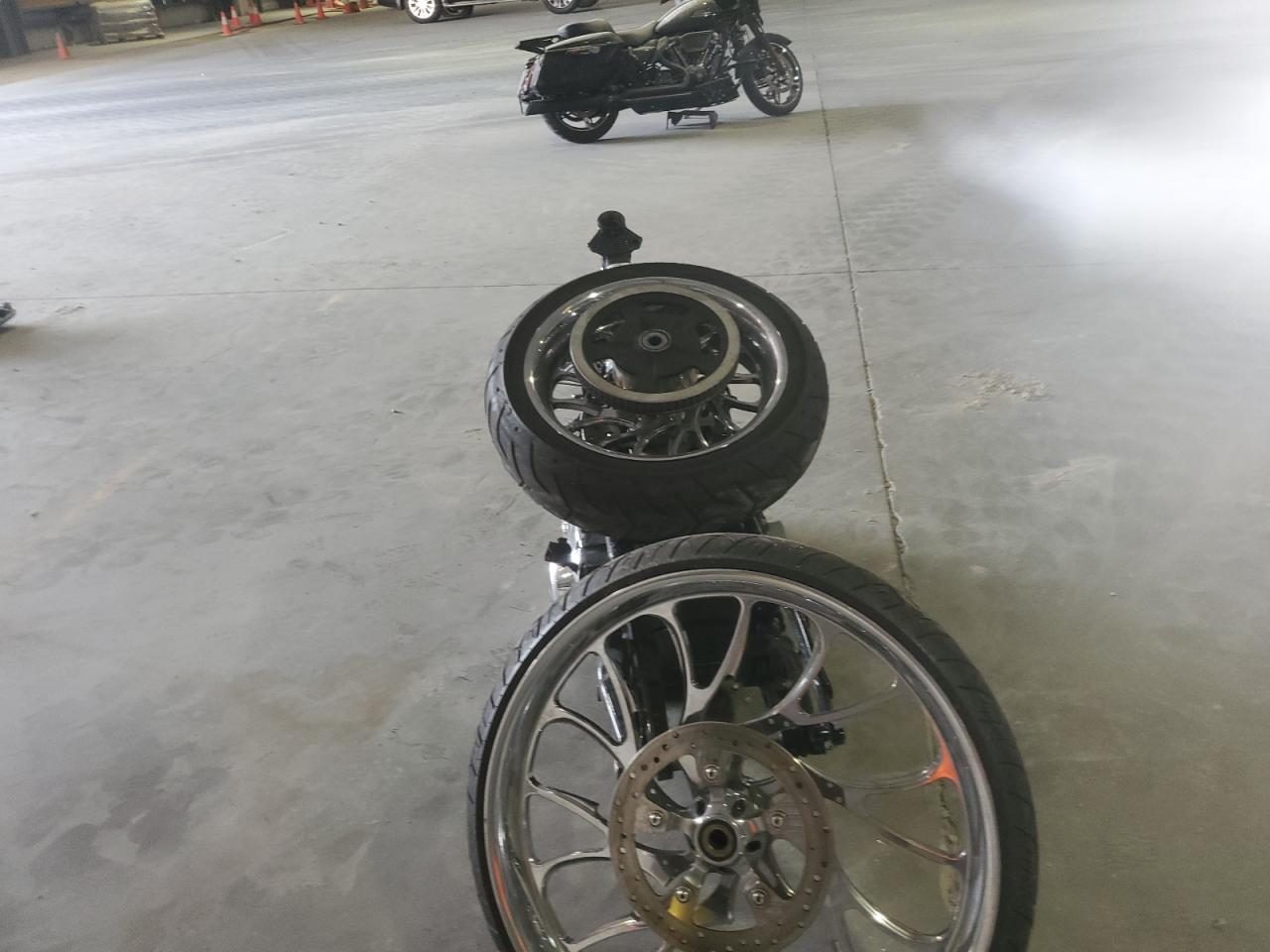 Harley-Davidson Fl Image 8