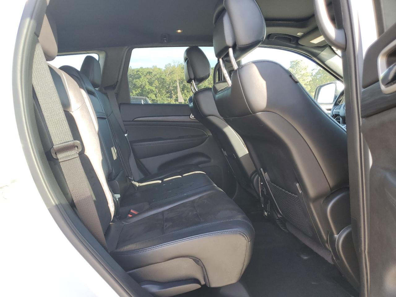 Jeep Grand Cherokee Laredo Image 4