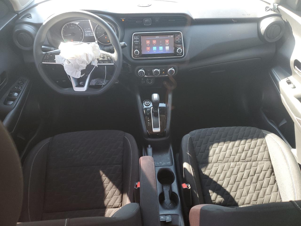 Nissan Kicks S Image 4