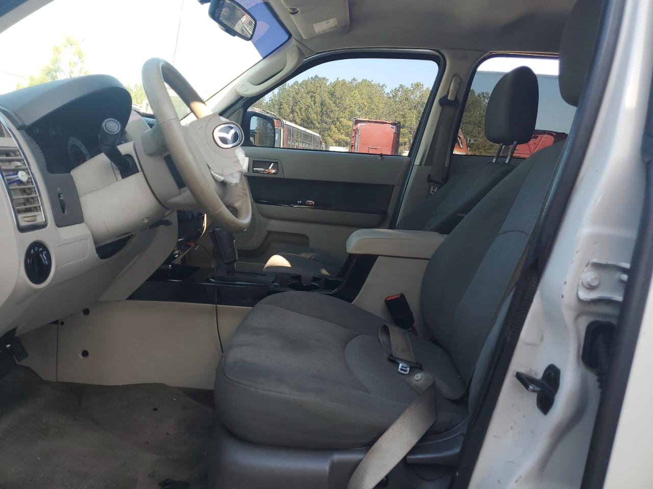 Mazda Tribute I Image 9