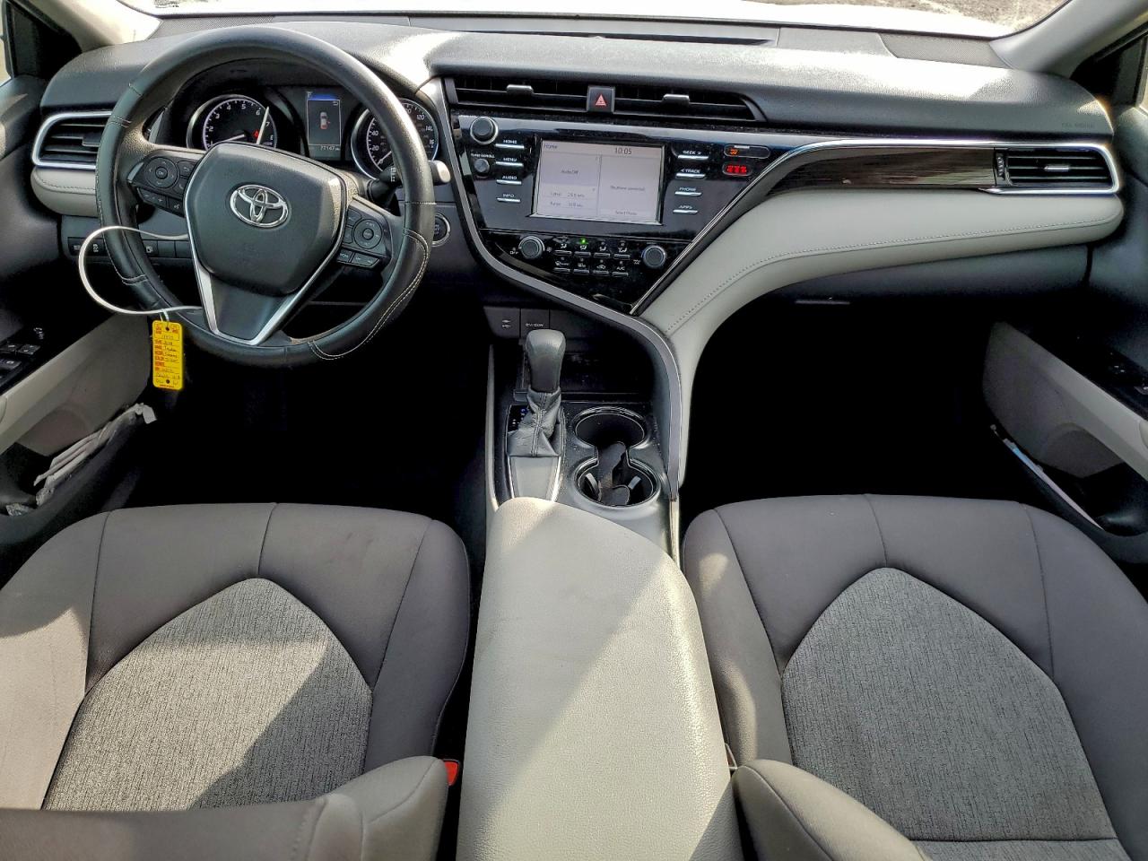 Toyota Camry L Image 8