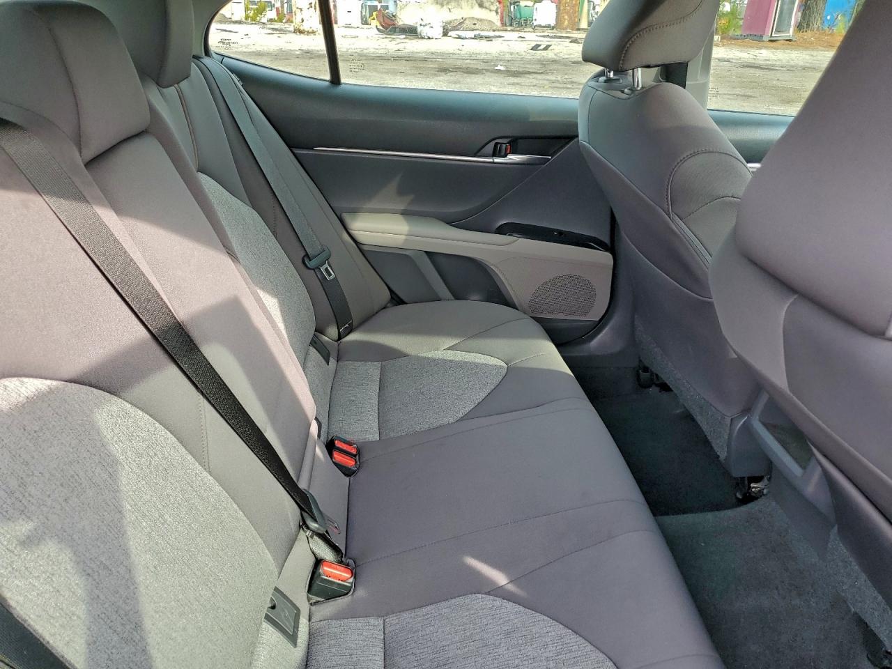 Toyota Camry L Image 6