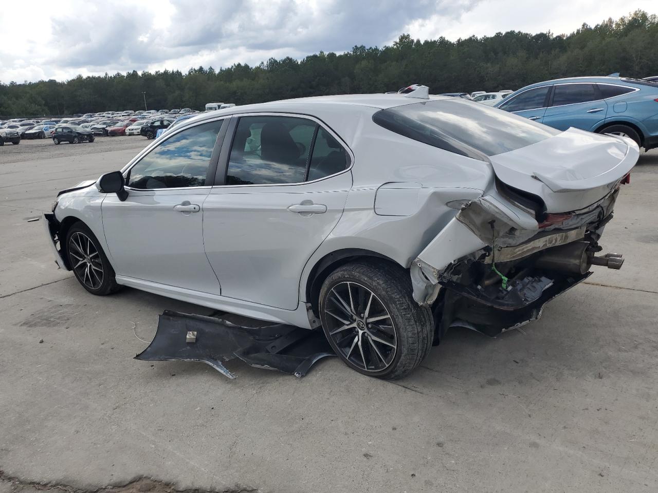 Toyota Camry Se Image 4