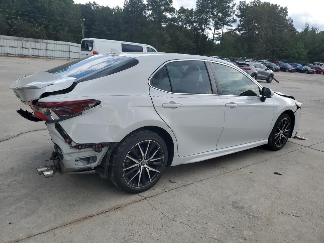 Toyota Camry Se Image 12