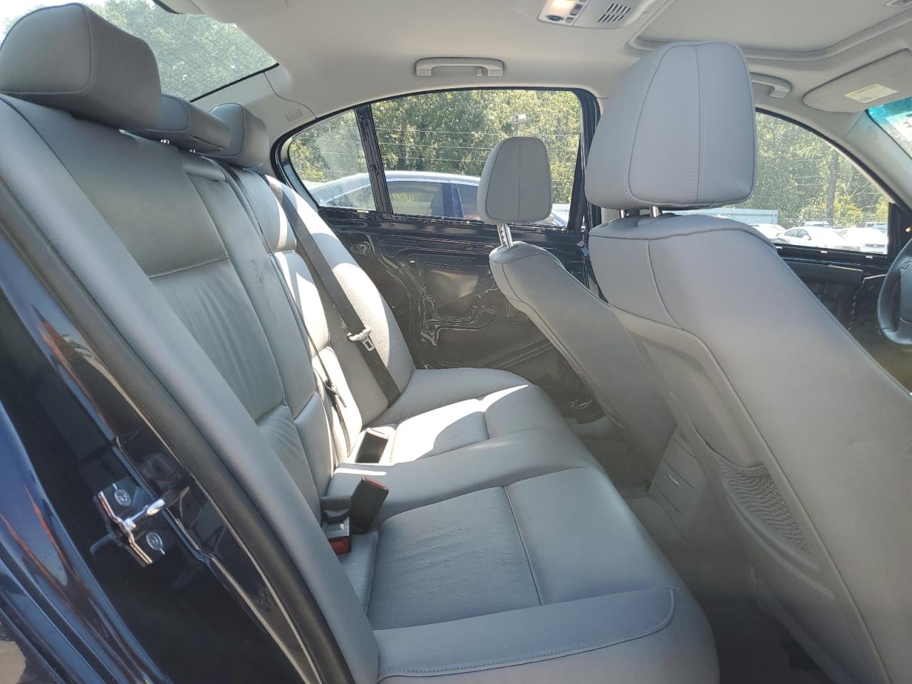 BMW 3 Series I Image 11