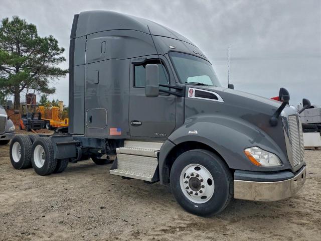  Salvage Kenworth Construct