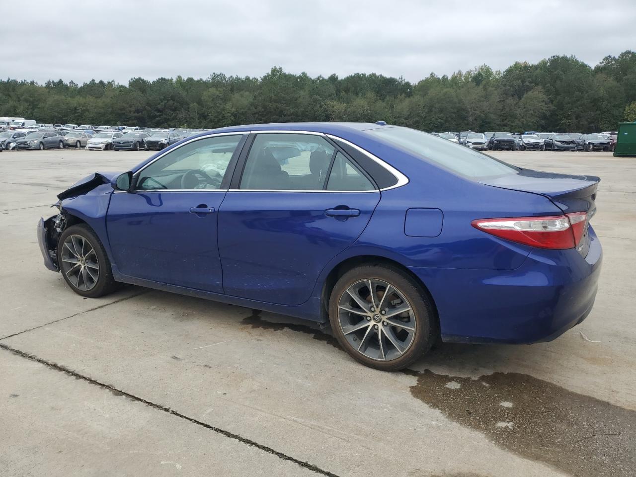 Toyota Camry Le Image 6