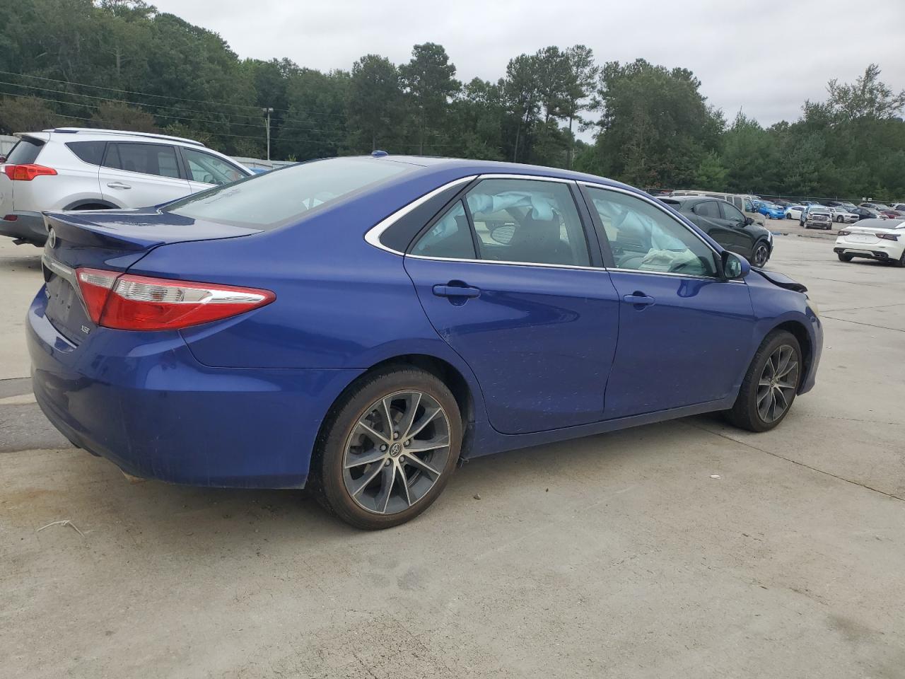 Toyota Camry Le Image 2