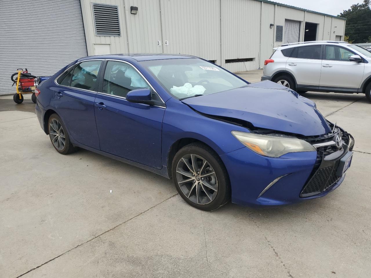 Toyota Camry Le Image 3