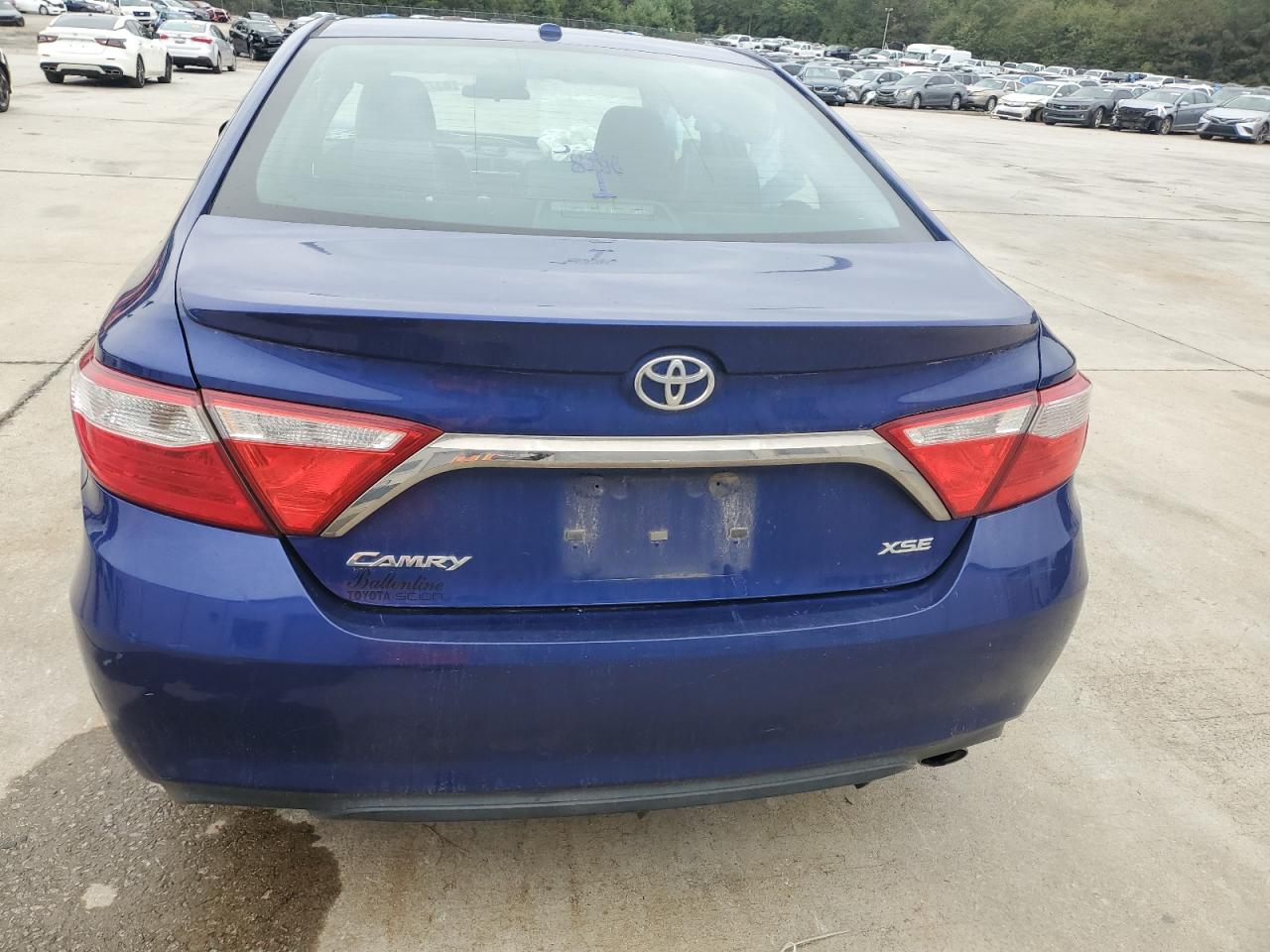Toyota Camry Le Image 11