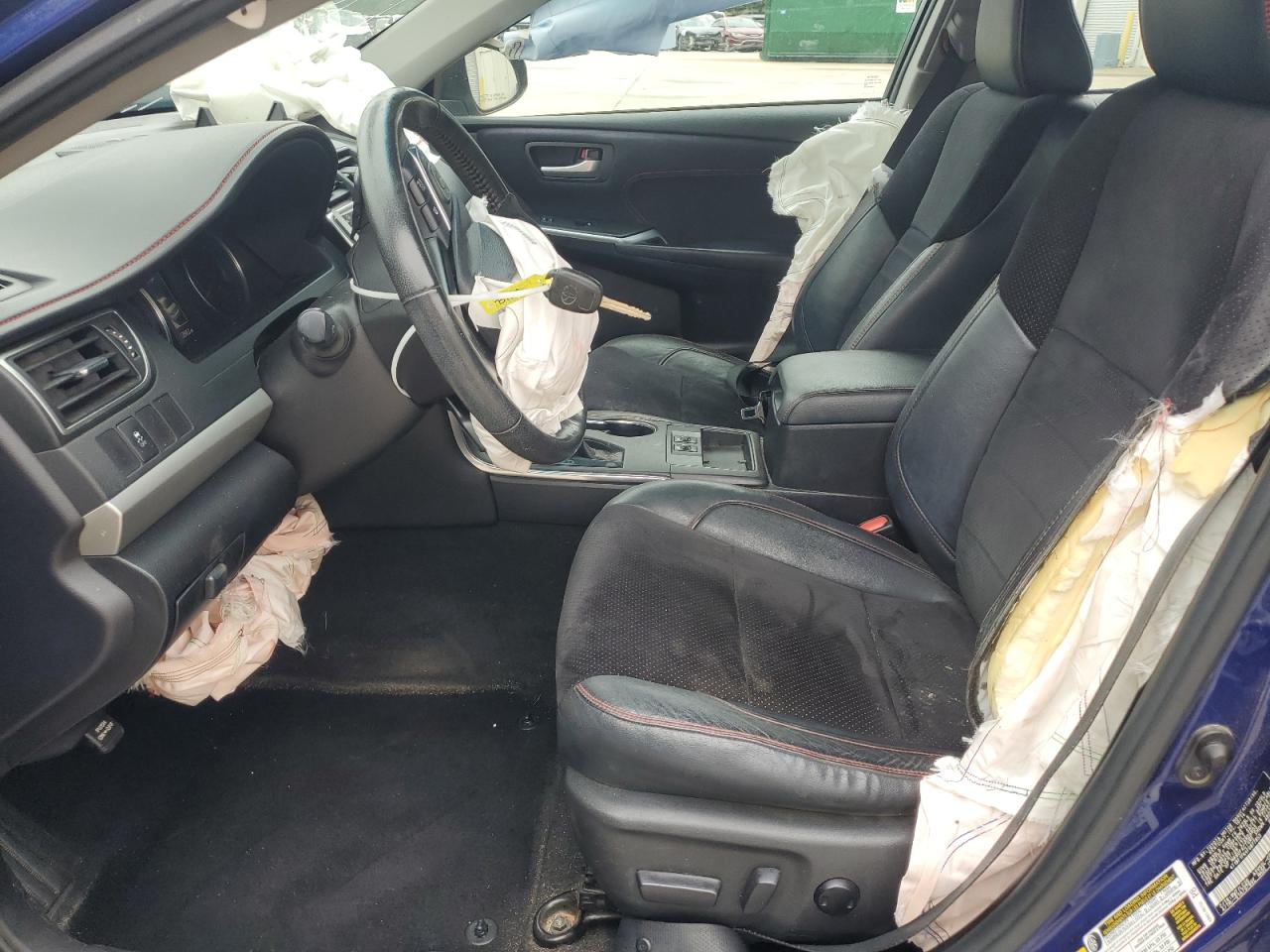 Toyota Camry Le Image 9