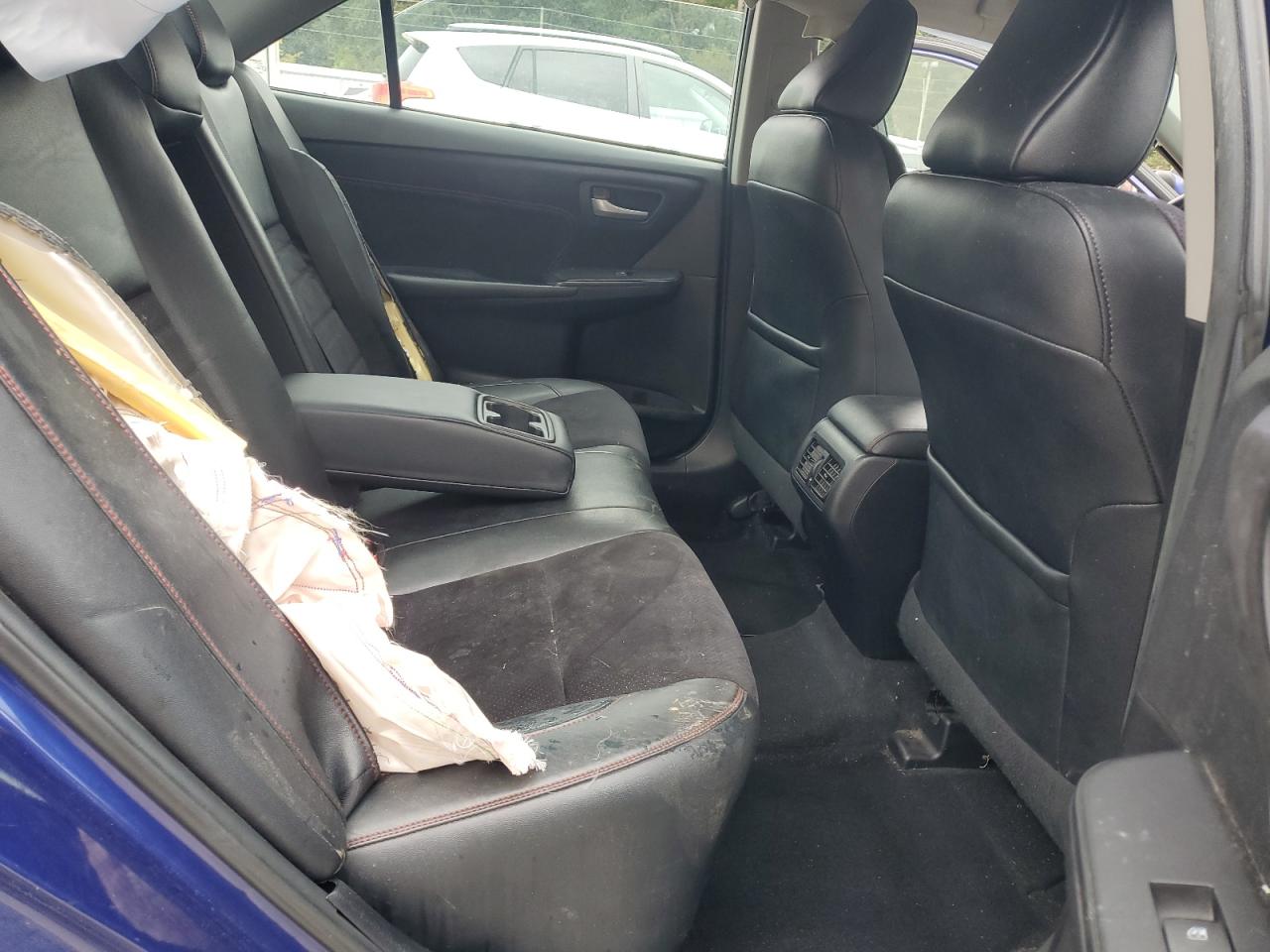 Toyota Camry Le Image 12