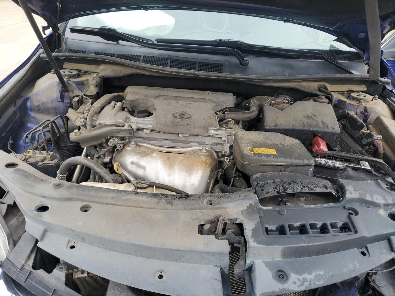 Toyota Camry Le Image 8