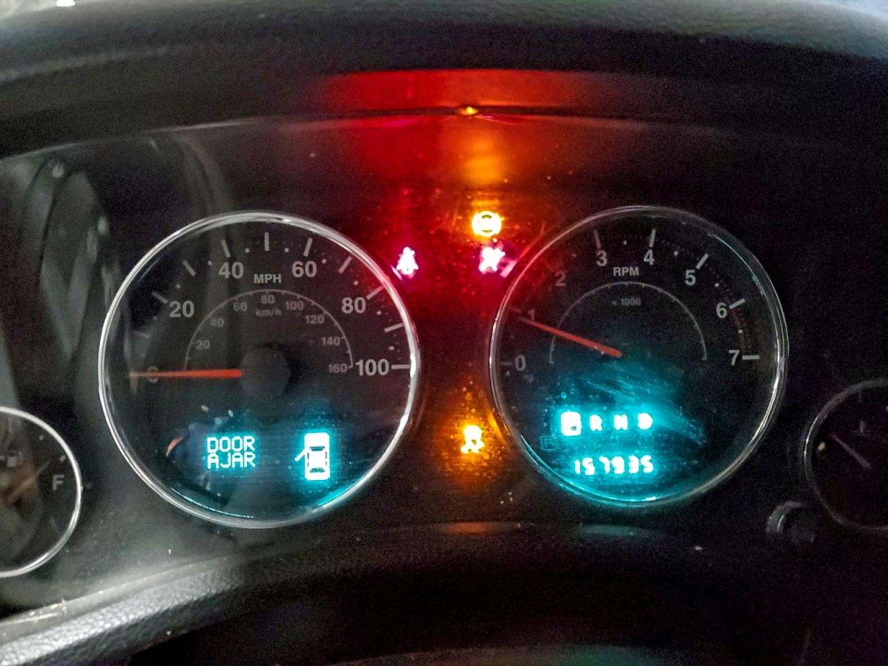 Jeep Wrangler Sahara Image 7