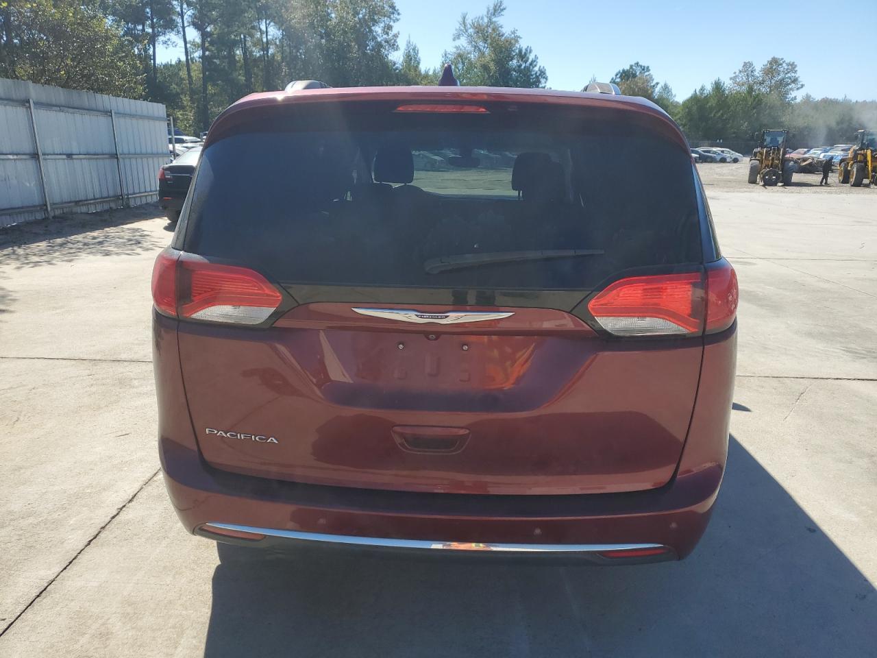 Chrysler Pacifica Touring L Image 11