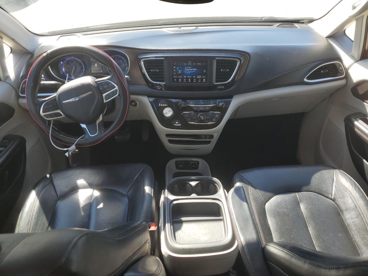 Chrysler Pacifica Touring L Image 7