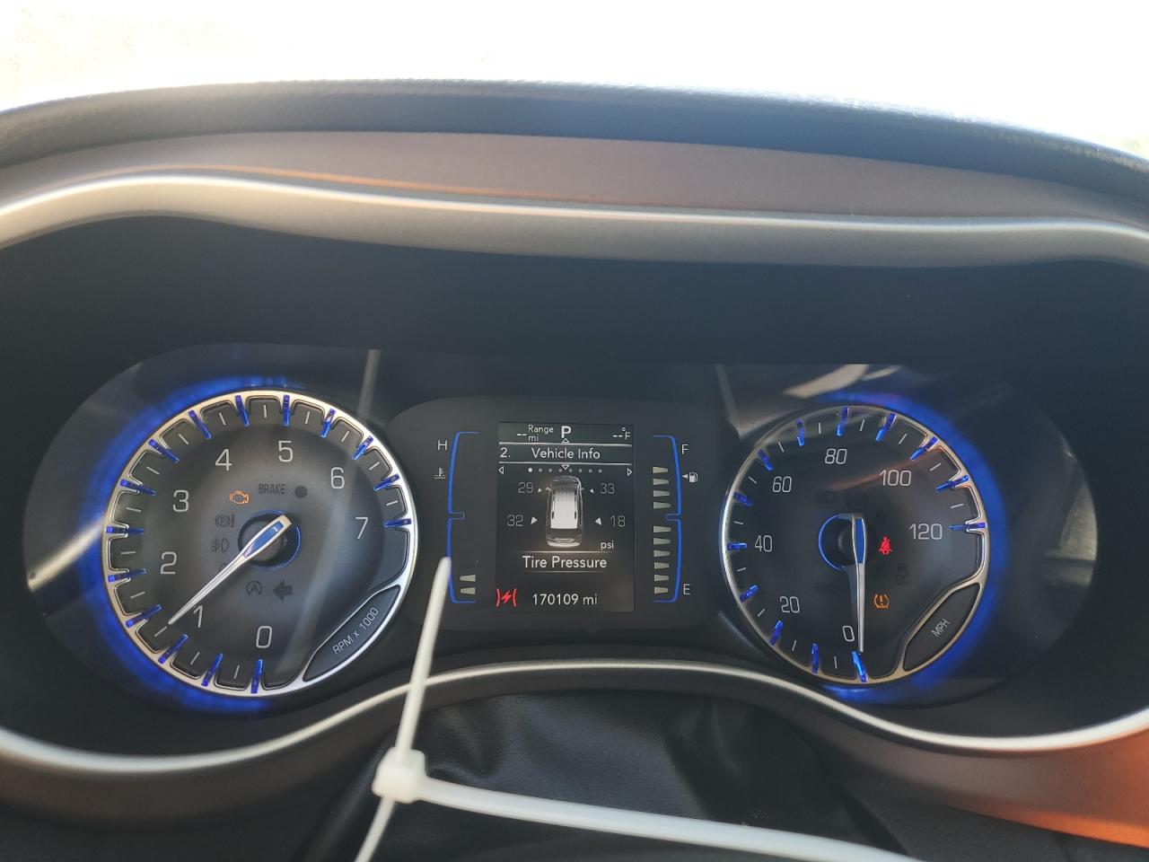 Chrysler Pacifica Touring L Image 6