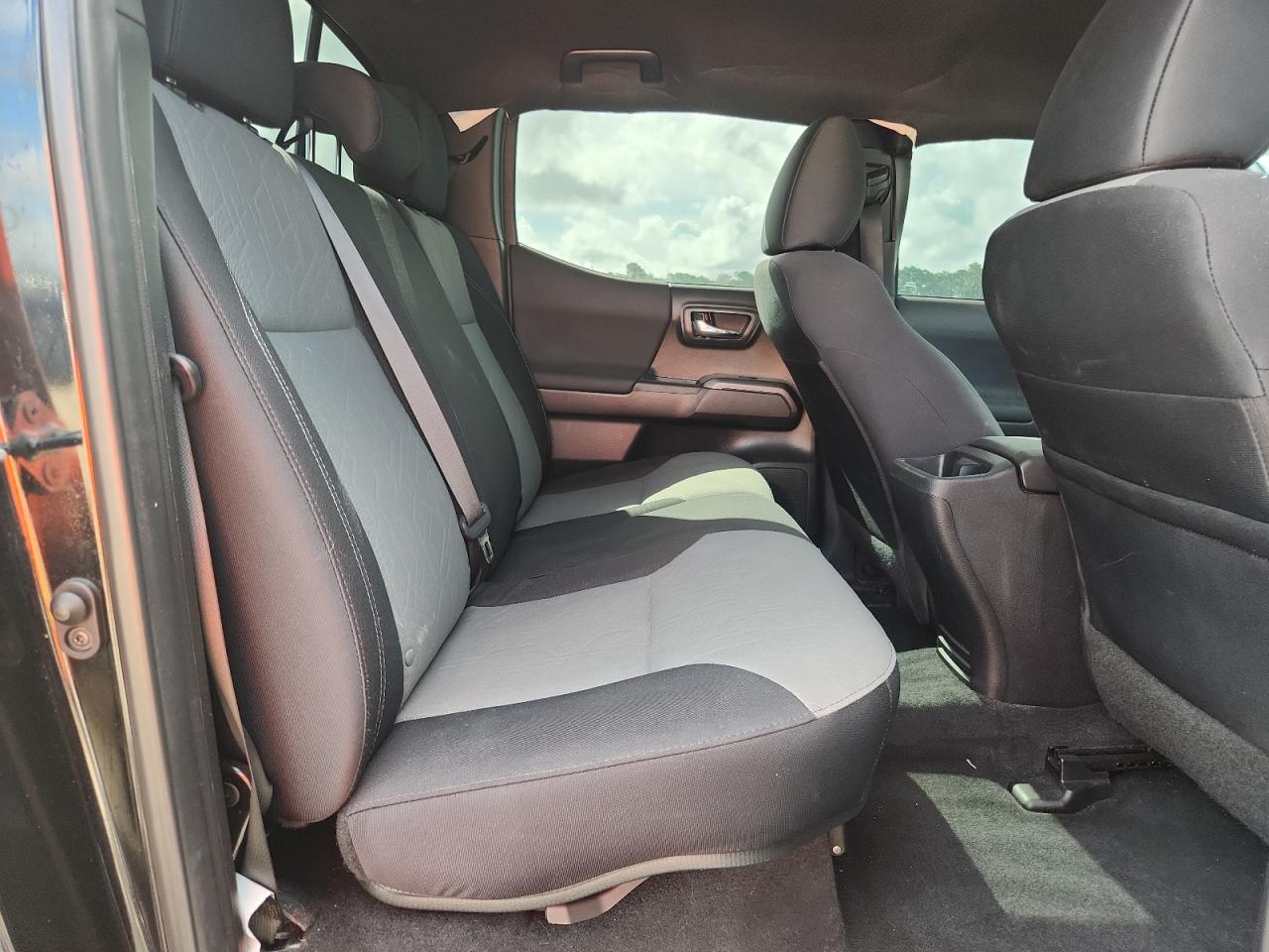 Toyota Tacoma Double Cab Image 7