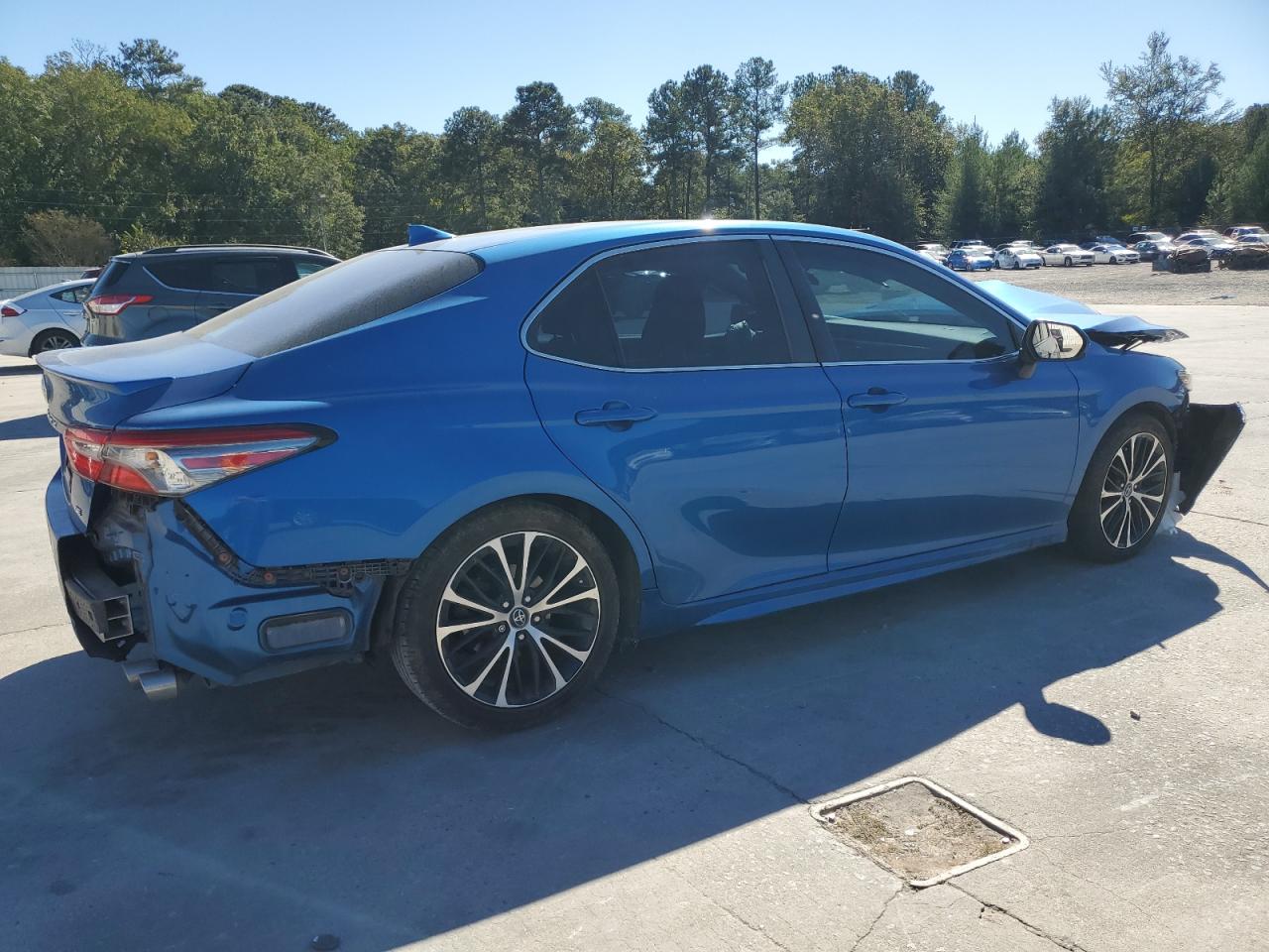 Toyota Camry L Image 6