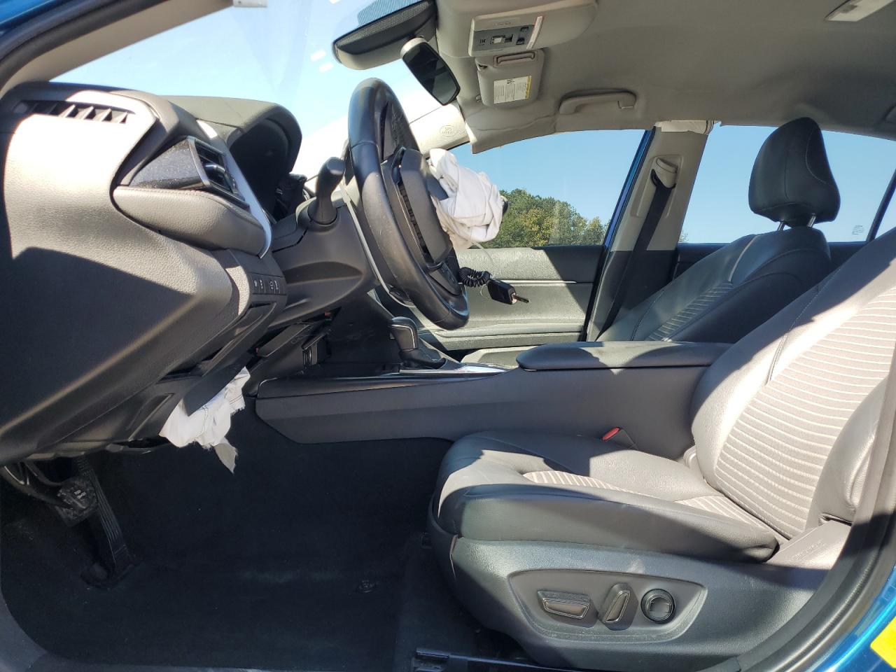 Toyota Camry L Image 4