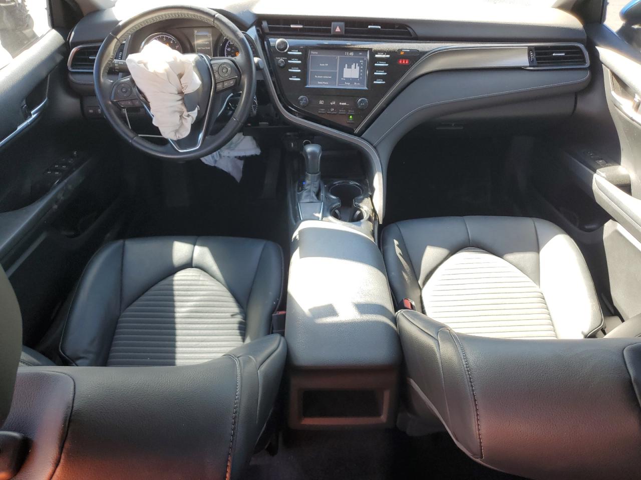 Toyota Camry L Image 9