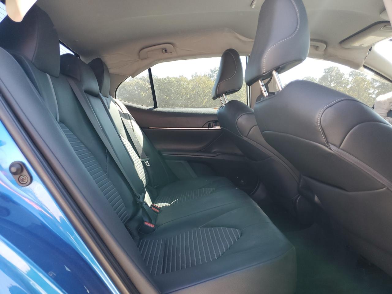 Toyota Camry L Image 11