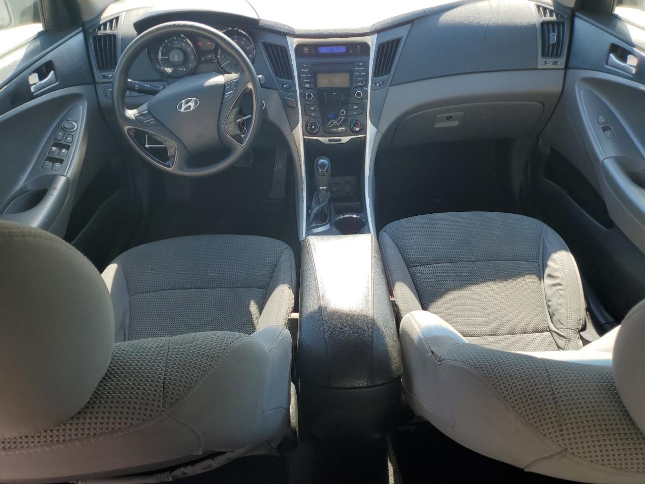 Hyundai SONATA Gls Image 12