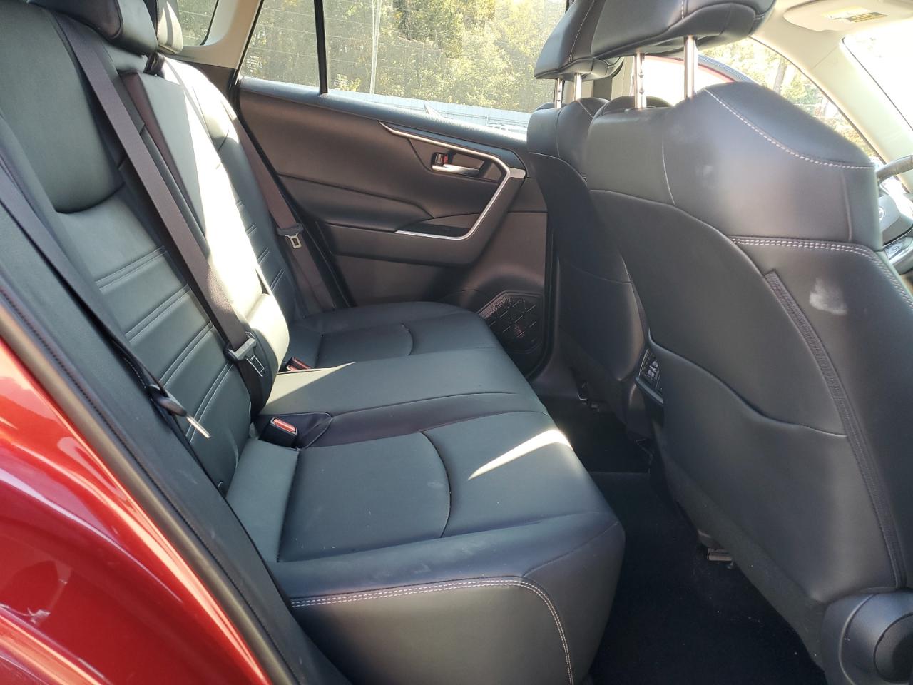 Toyota RAV4 Xle Premium Image 4