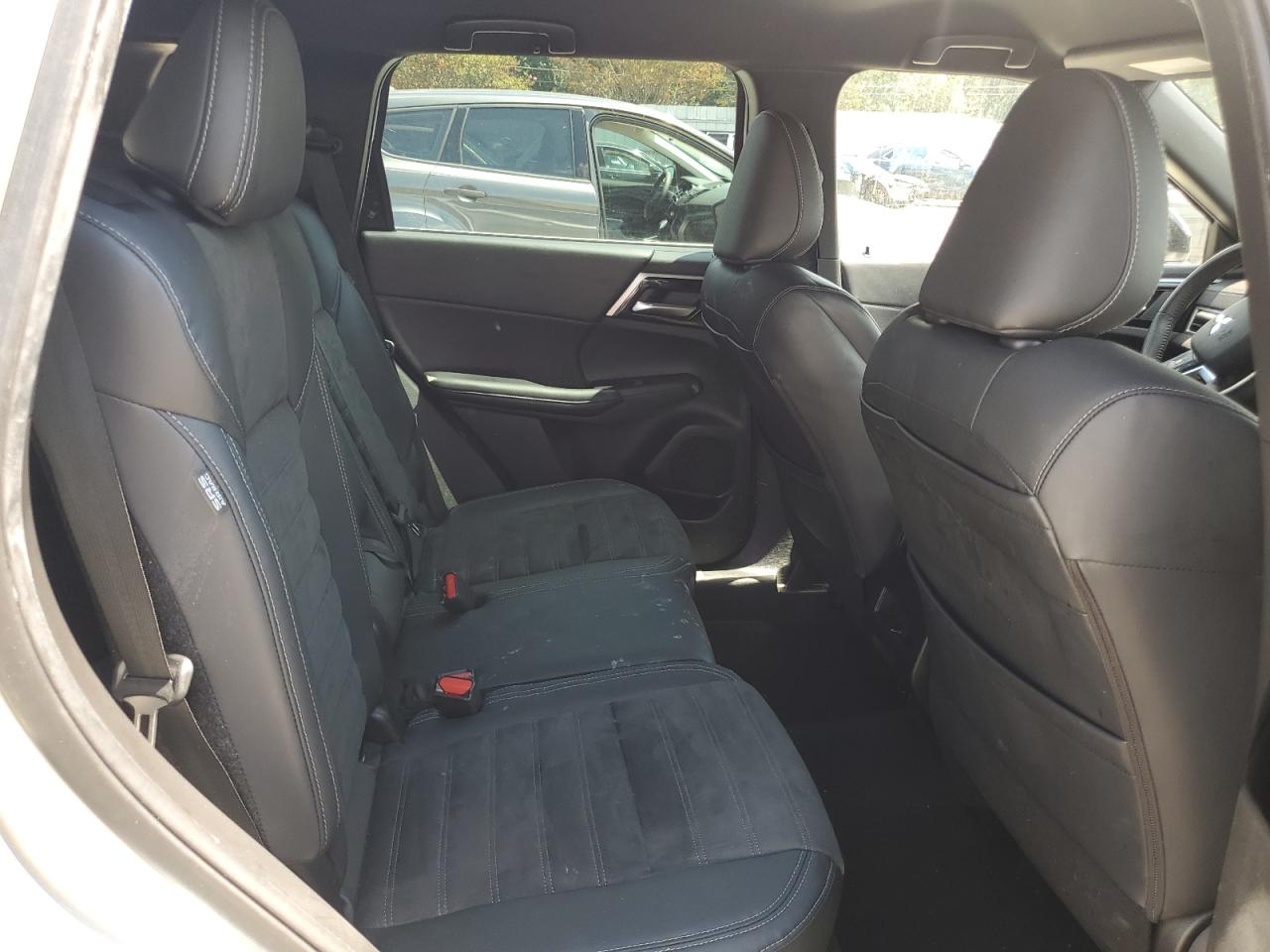 Mitsubishi Outlander Se Image 2