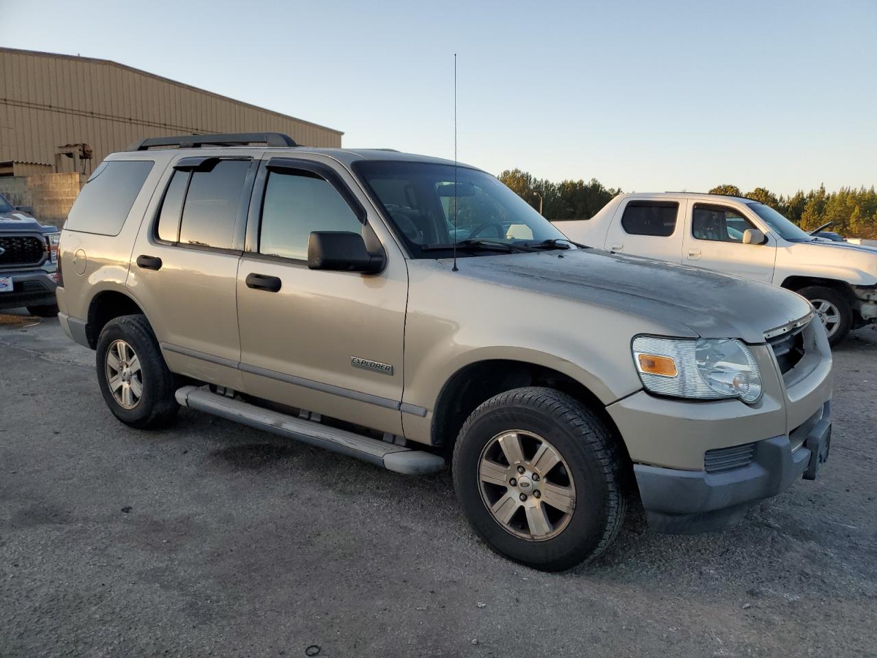 Ford Explorer Xls Image 8