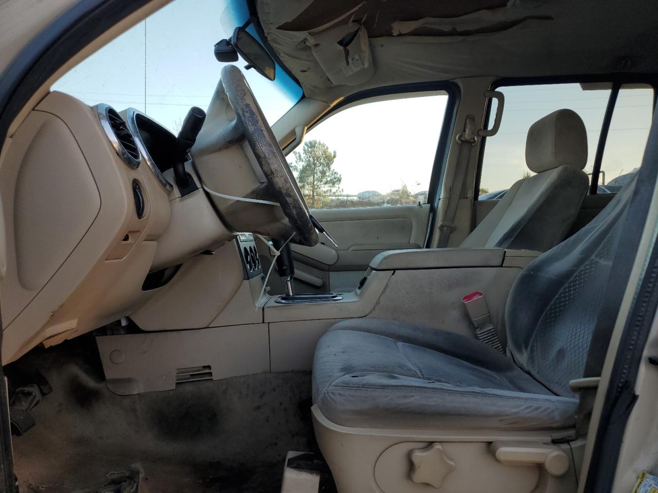 Ford Explorer Xls Image 9