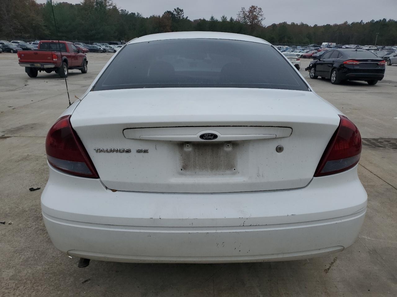 Ford Taurus Se Image 8