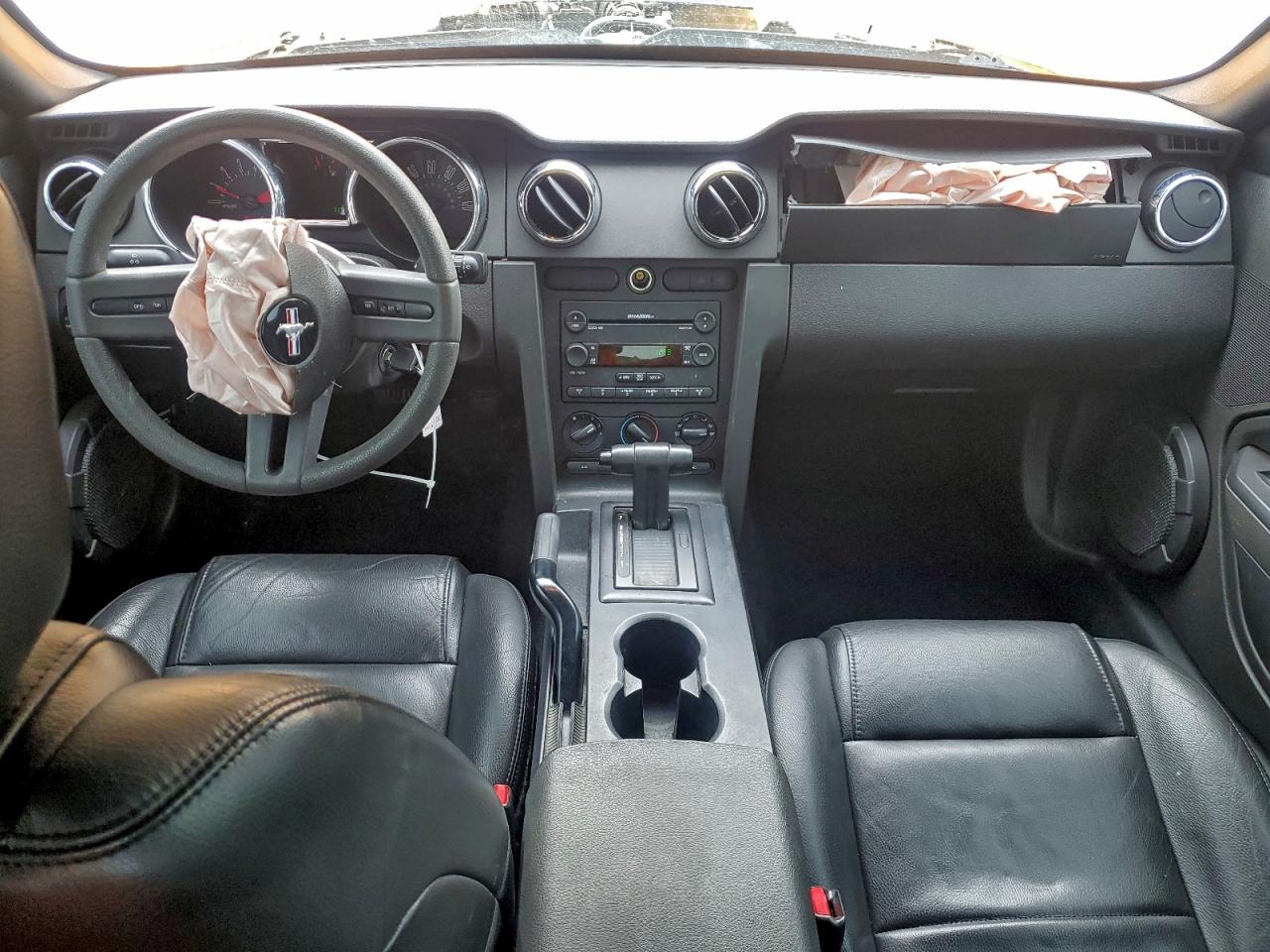 Ford Mustang Image 9