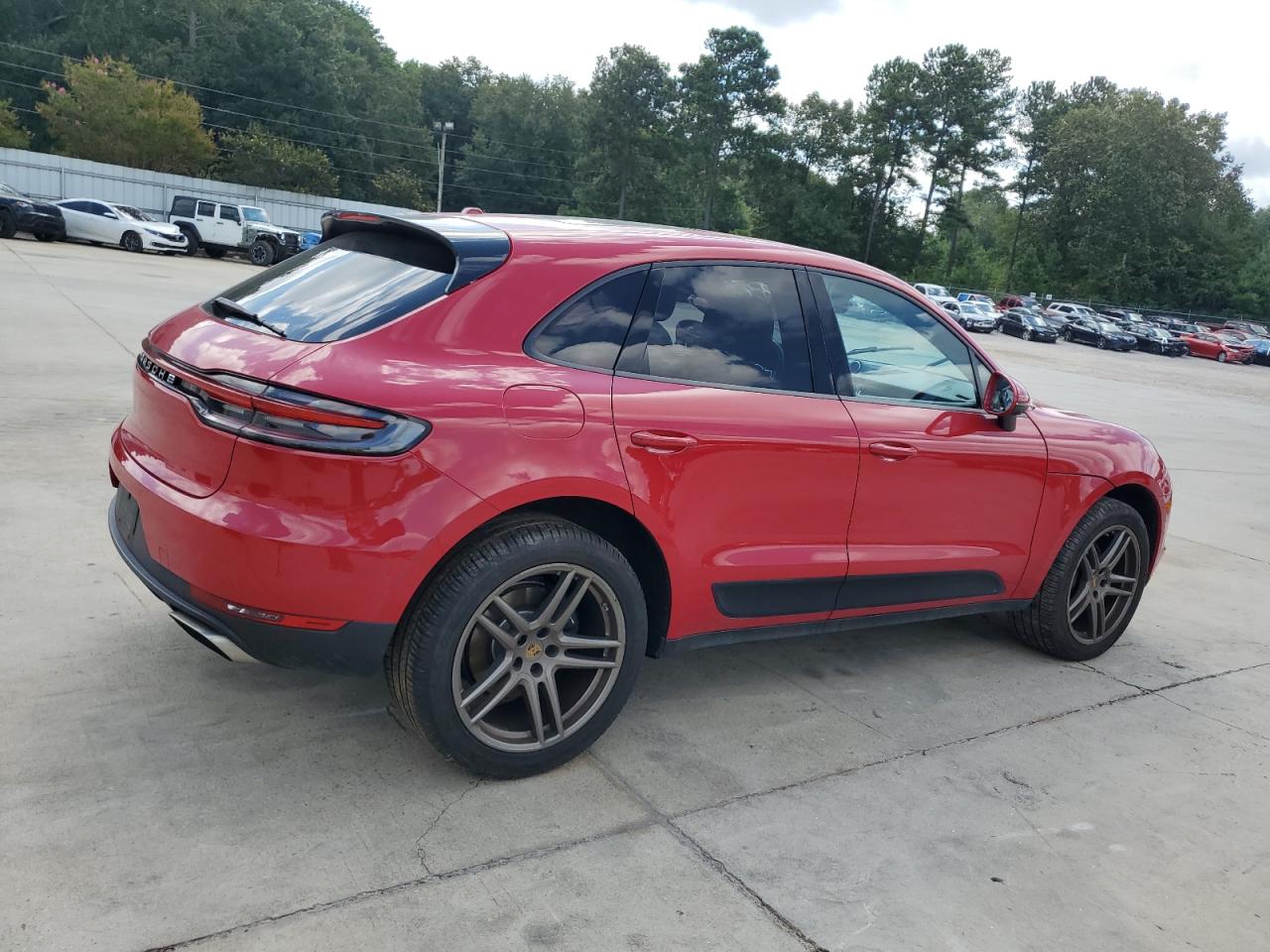 Porsche Macan Image 10