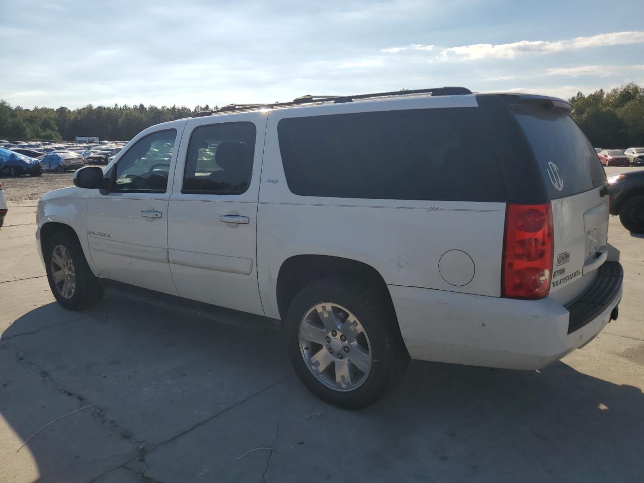 GMC Yukon C1500 Image 8