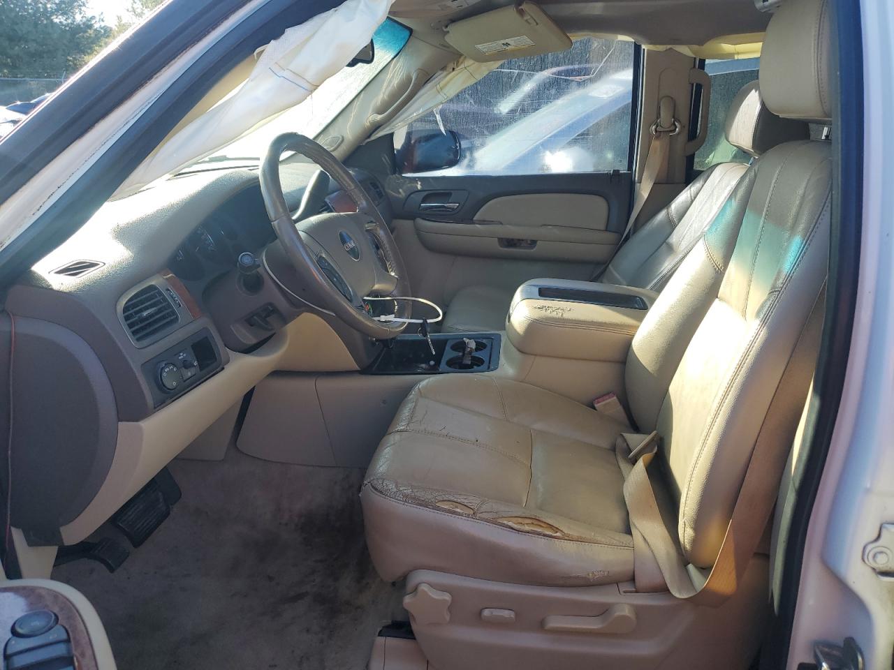 GMC Yukon C1500 Image 4