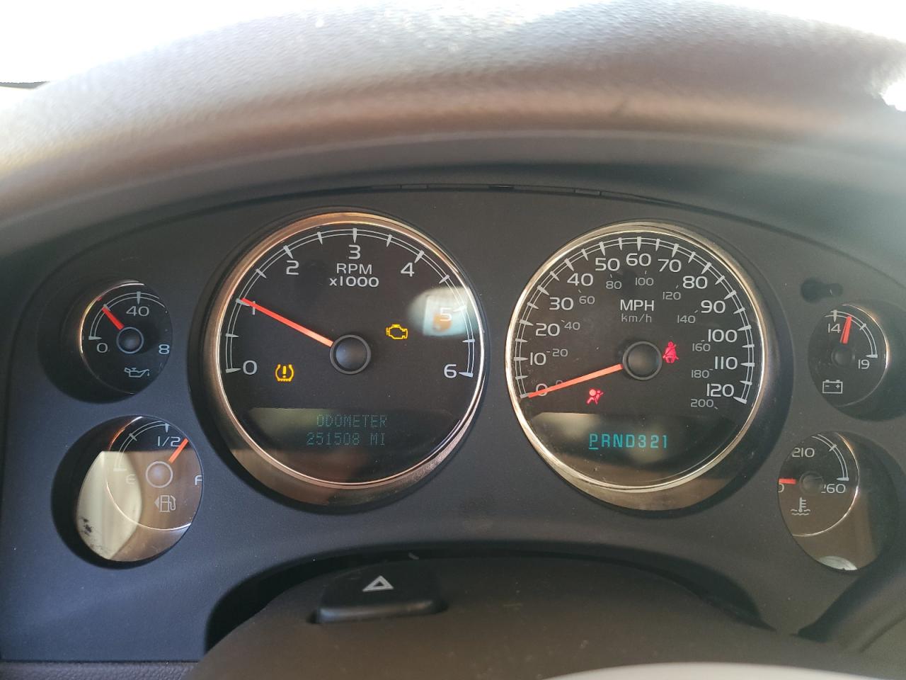 GMC Yukon C1500 Image 3